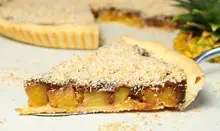 Tarte à l'ananas, chocolat et pépites de coco grillées