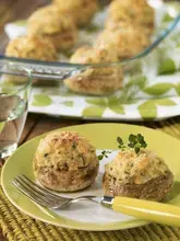 Champignons farcis au poulet et oignons rissolés
