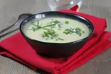 Velouté d'asperges au chèvre frais