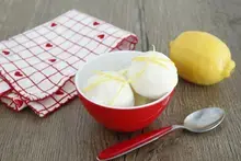 Glace au citron et lait concentré sucré