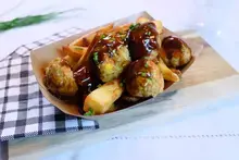 Poutine et boulettes aux légumes