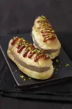 Éclairs au chocolat praliné caramel croquant aux pistaches