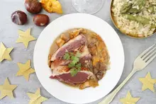 Magrets de canard jus de volaille aux girolles et marrons et risotto d'asperges