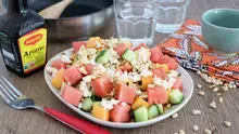 Salade melon, concombre, feta pastèque aux pignons grillés et Arome