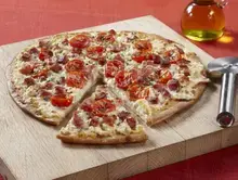 Pizza chèvre frais, tomates et jambon
