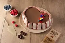 Gâteau coeur mousse au chocolat noir et fruits rouges