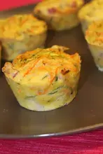 Cakes à la carotte, emmental et jambon fumé