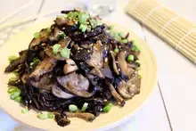 Beoseot namul, mélange de champignons coréen