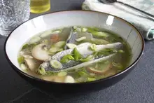 Filet de maquereaux et bouillon aux champignons