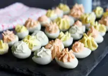 Oeufs de caille 4 couleurs à la ricotta