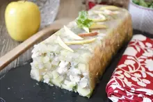 Terrine de poulet aux pommes en gelée