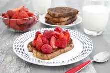 Pain perdu NESQUIK aux fruits rouges