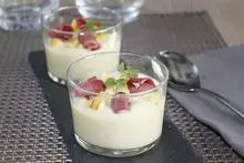 Velouté de panais, pommes caramélisées et magret fumé