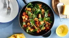 Poêlée de poulet aux épinards, tomates et parmesan