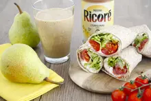 Smoothie poire Ricoré et wrap salade tomate et fromage frais
