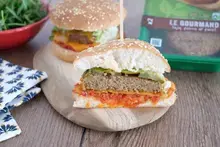 Burger veggie cheddar sauce tomate maison