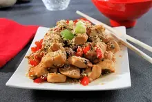 Poulet caramélisé poivron graines de sésame