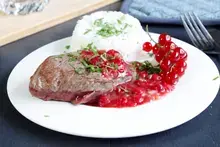 Pavés de boeuf sauce aux groseilles