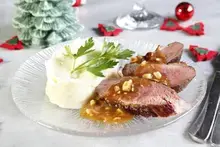 Magret de canard et purée de panais sauce aux noisettes