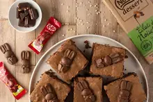 Brownie Chocolat Noir Eclats de Noisettes et lapins Kit Kat