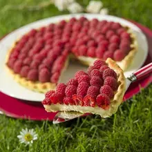 Tarte au chocolat blanc et framboises