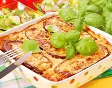 Moussaka au veau, fromage de chèvre et basilic