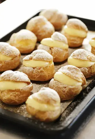 cream puff dessert