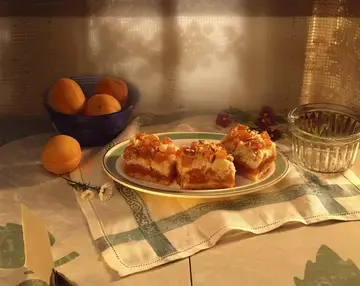 Baked peach bars
