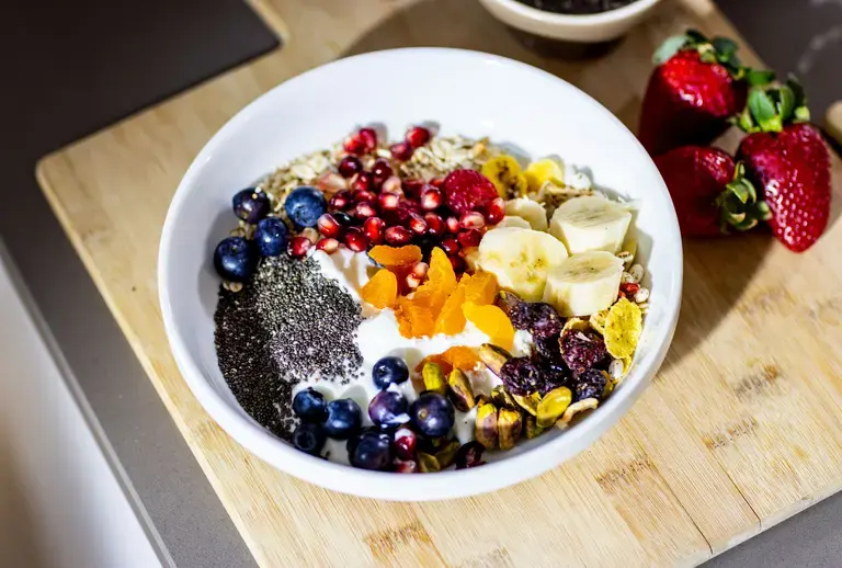 Homemade muesli with oats, dates &amp; berries