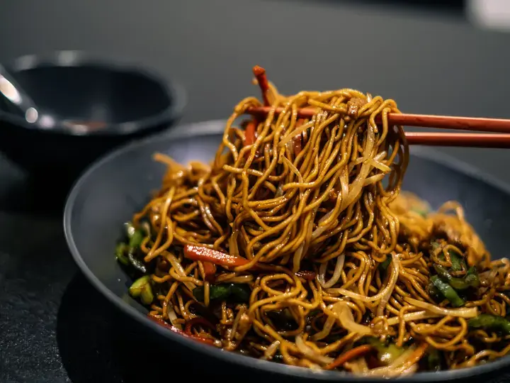Achari Chowmein