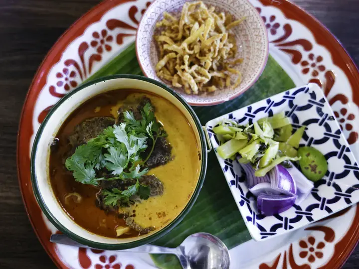 Chicken Khao Suey