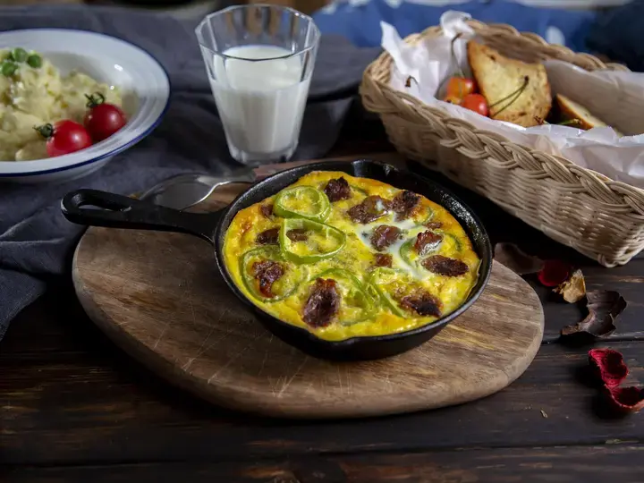 egg and sausage pie