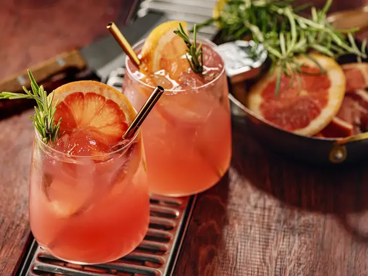 rosemary and grapefruit mocktail