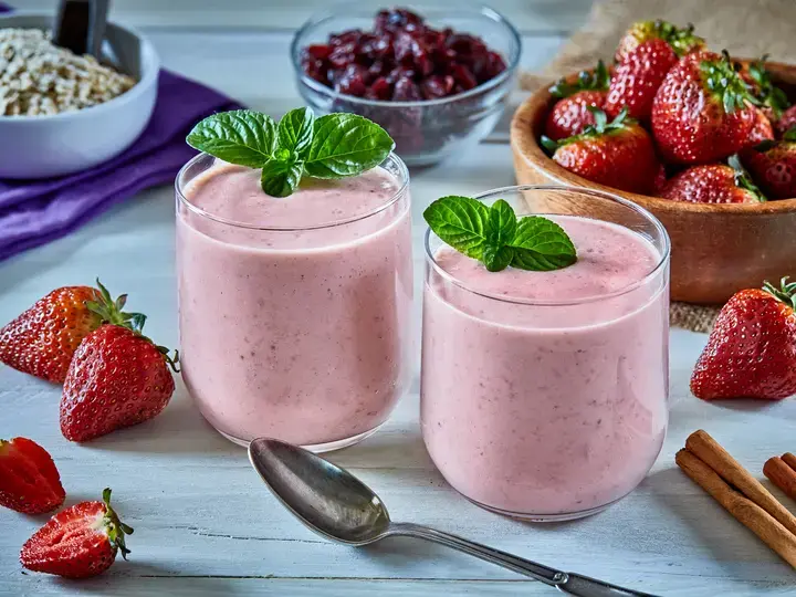 strawberry lassi