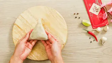 Quấn chả giò